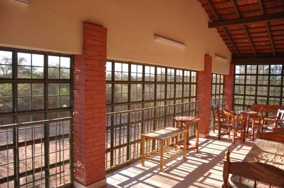 O sol iluminou nosso chalé logo pela manhã, no Parque Ten. Agripino Enciso, em La Patria - Paraguai